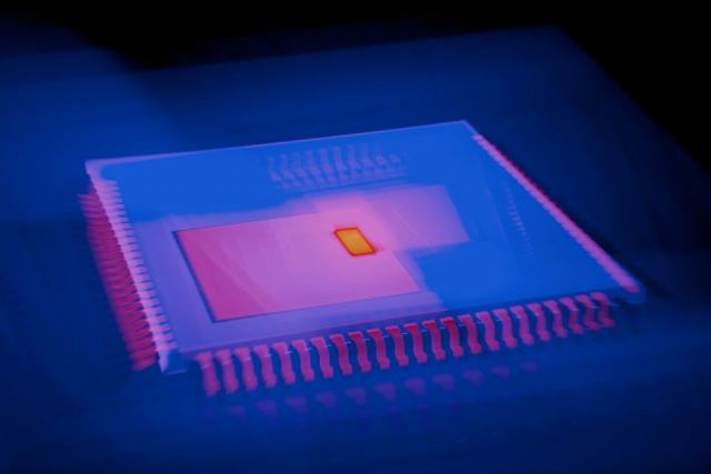 Comment une cellule photovoltaïque convertit la lumière en électricité ?