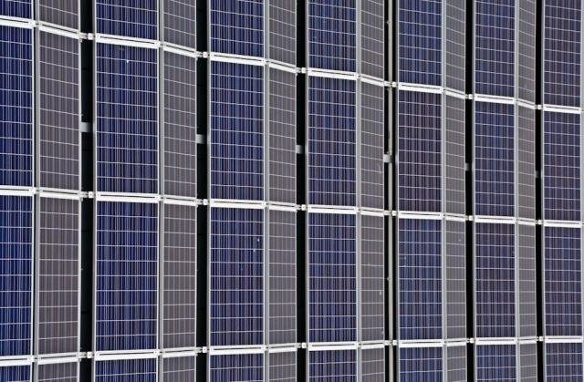 Comment utiliser un multimètre pour tester un panneau solaire ?