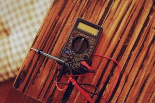 Tester un panneau solaire : multimètre, méthode et valeurs
